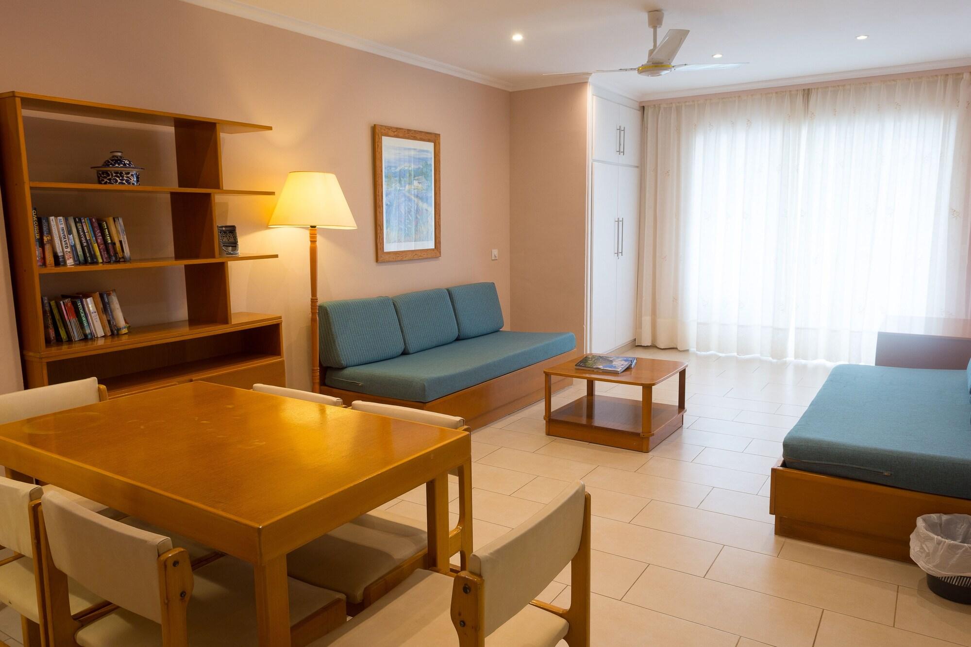 Hamilton Court Aparthotel Santo Tomas Exterior photo
