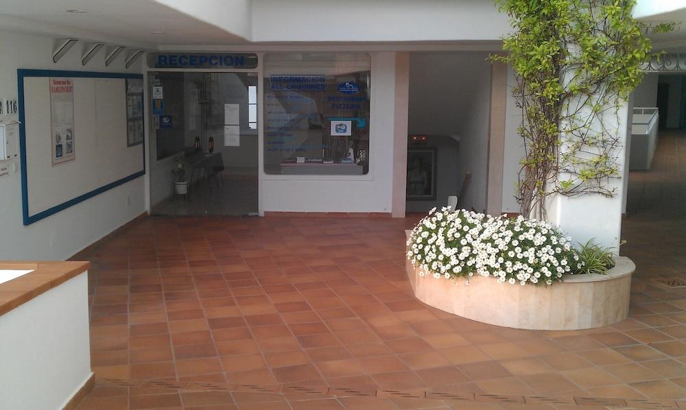 Hamilton Court Aparthotel Santo Tomas Exterior photo