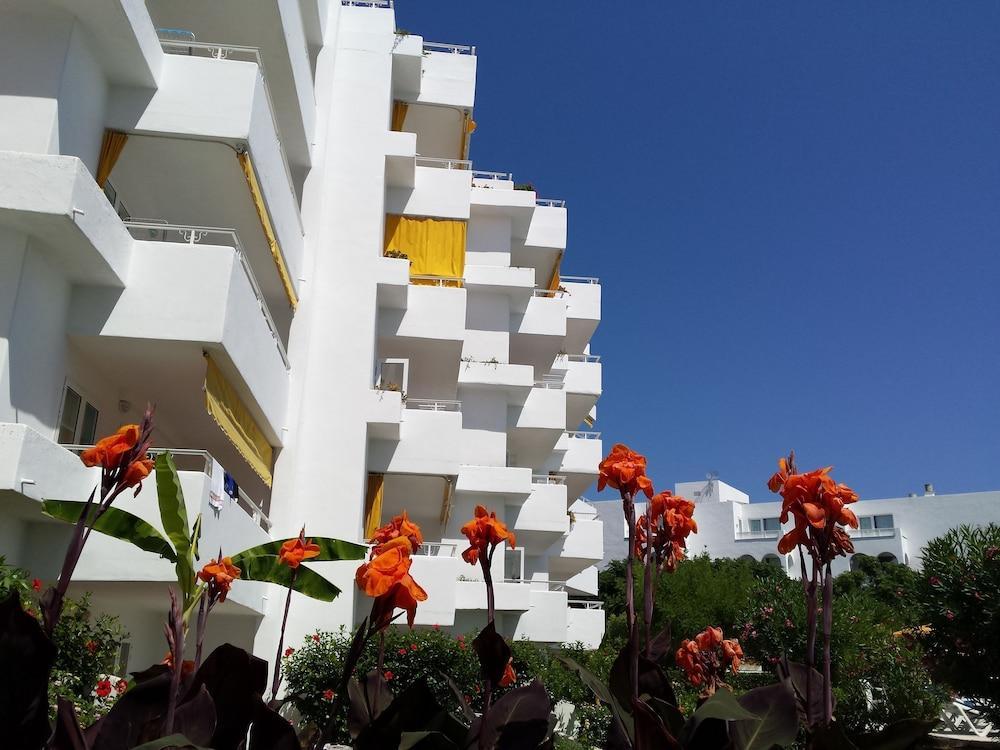 Hamilton Court Aparthotel Santo Tomas Exterior photo